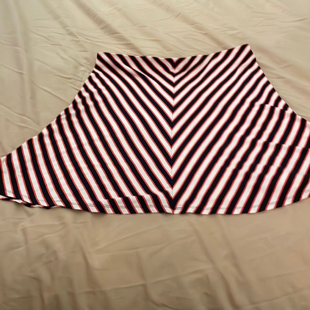 Ann Taylor diagonal striped elastic waist    White and black and red stripes